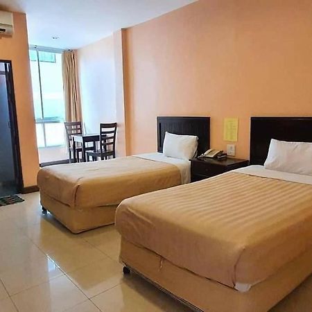 The Victory Hotel Ban Muang Daeng Екстер'єр фото