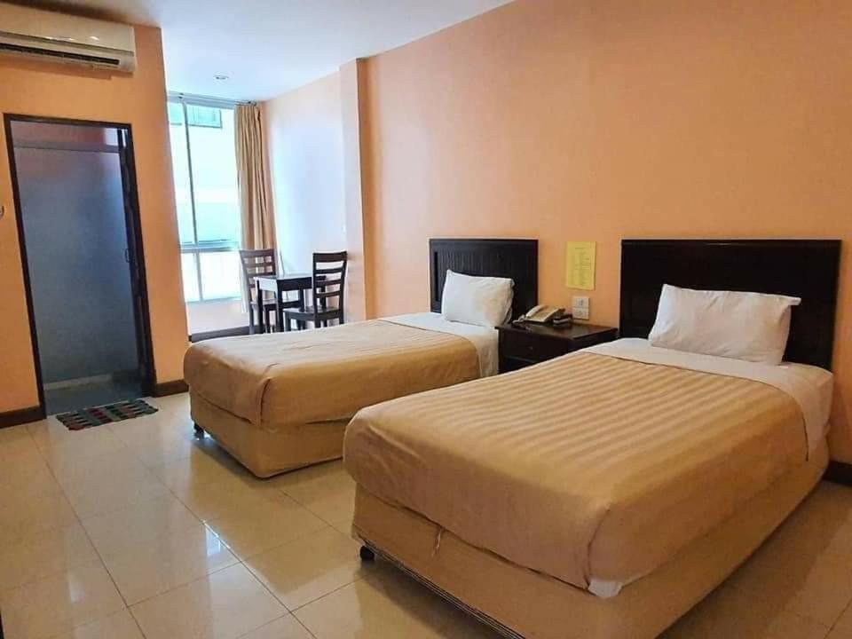 The Victory Hotel Ban Muang Daeng Екстер'єр фото