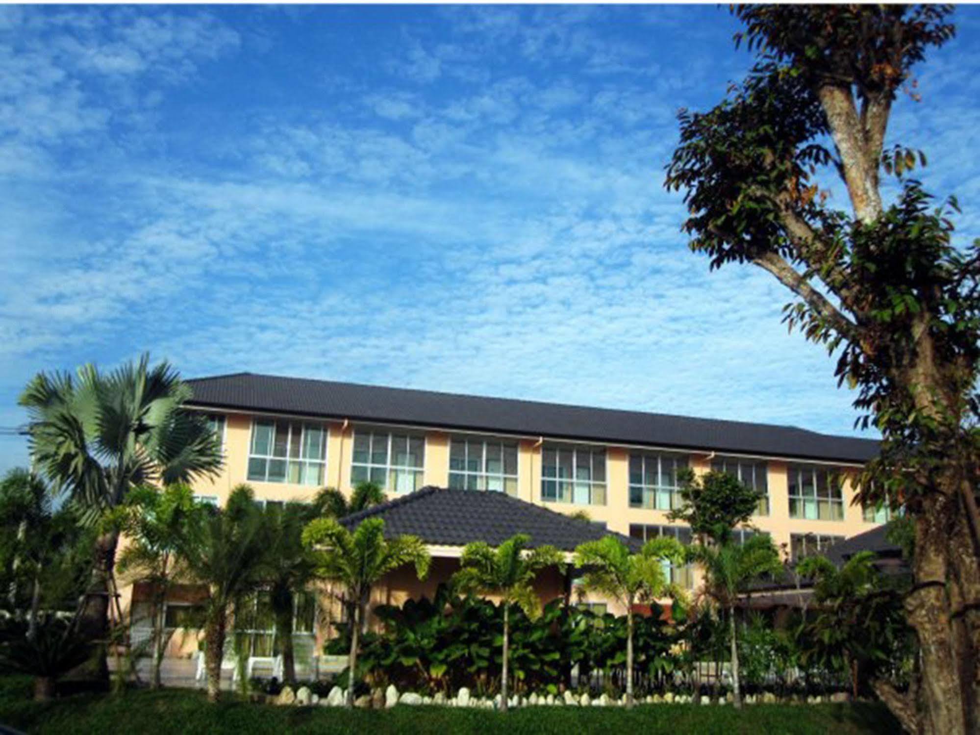 The Victory Hotel Ban Muang Daeng Екстер'єр фото