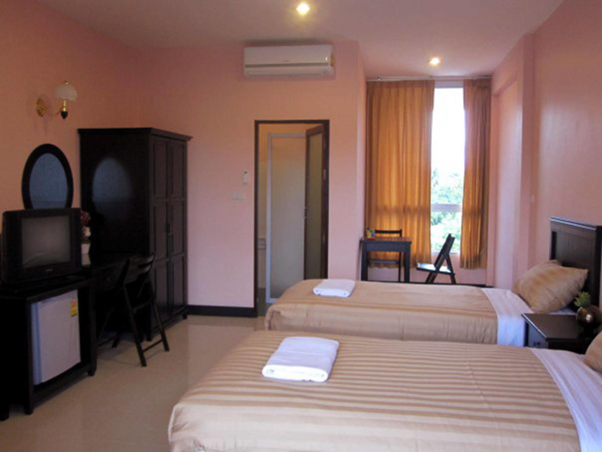 The Victory Hotel Ban Muang Daeng Екстер'єр фото